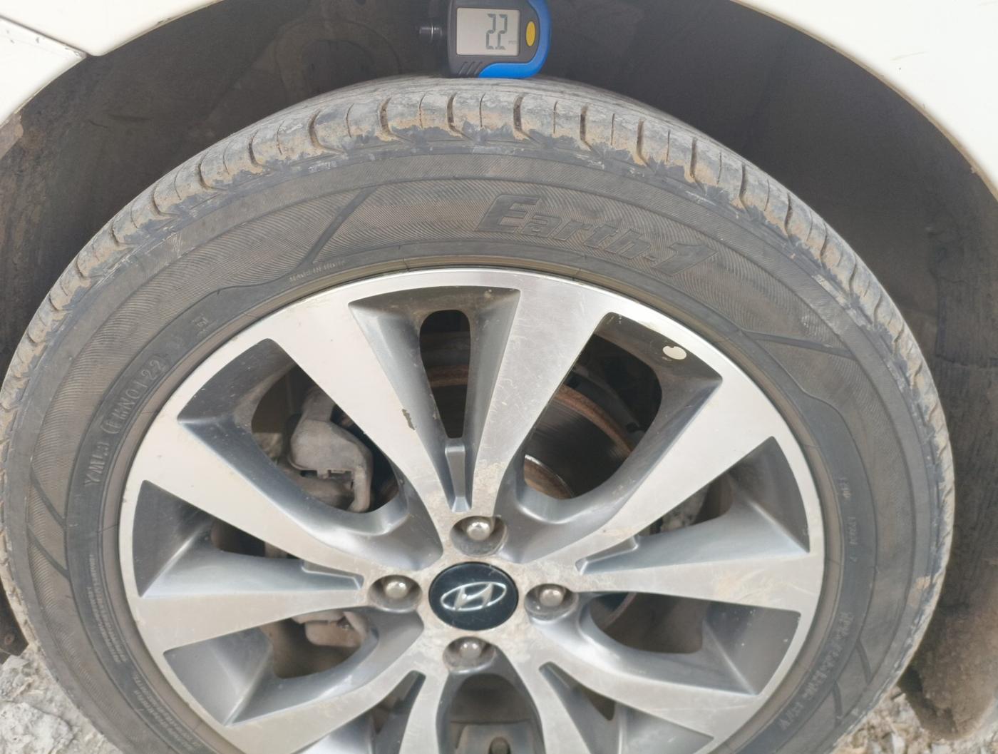 2014 Hyundai Verna FLUIDIC 1.6 VTVT SX OPT, Petrol, Manual, 86,116 km, tyre