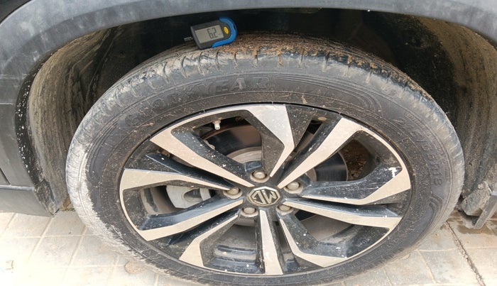 2023 MG HECTOR PLUS SAVVY PRO 1.5 TURBO CVT 6 STR, Petrol, Automatic, 9,207 km, tyre