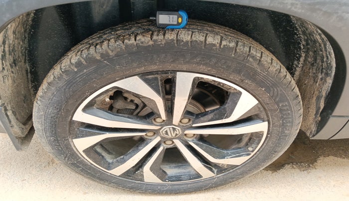 2023 MG HECTOR PLUS SAVVY PRO 1.5 TURBO CVT 6 STR, Petrol, Automatic, 9,207 km, tyre