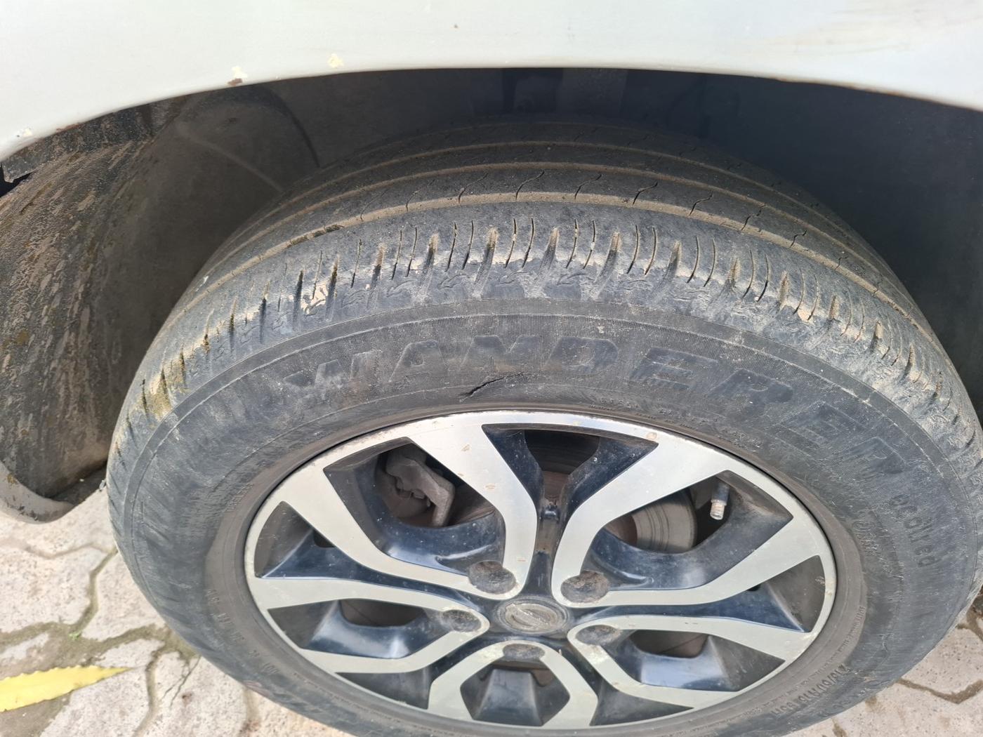 2014 Nissan Terrano XL (D), Diesel, Manual, 1,24,952 km, tyre
