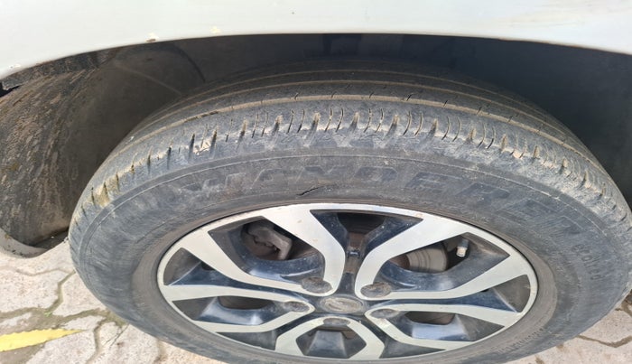 2014 Nissan Terrano XL (D), Diesel, Manual, 1,24,952 km, tyre