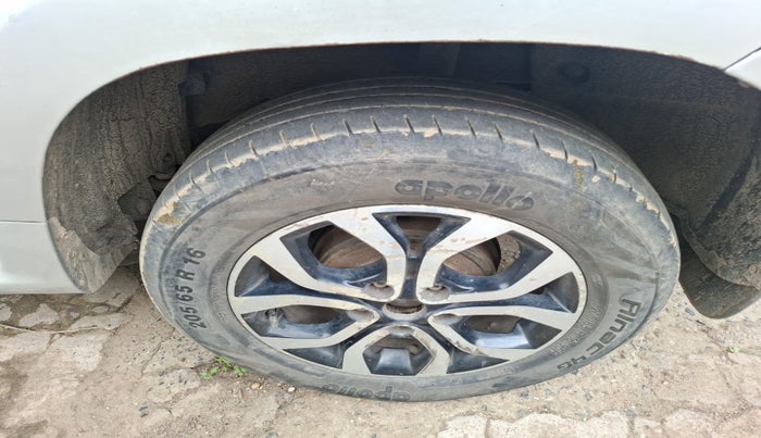 2014 Nissan Terrano XL (D), Diesel, Manual, 1,24,952 km, tyre