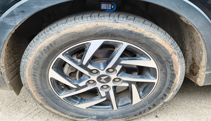 2023 Mahindra XUV300 W8 (O) 1.2 PETROL, Petrol, Manual, 31,234 km, tyre