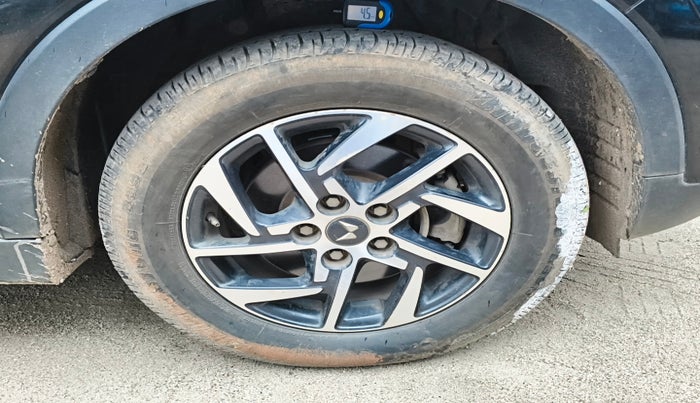 2023 Mahindra XUV300 W8 (O) 1.2 PETROL, Petrol, Manual, 31,234 km, tyre