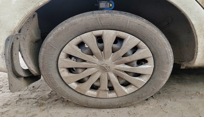 2011 Toyota Etios G, Petrol, Manual, 89,868 km, tyre