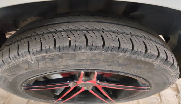 2019 Maruti Swift LXI, Petrol, Manual, 97,683 km, tyre