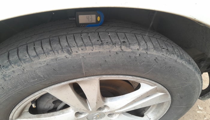 2010 Hyundai Santa Fe 2 WD, Diesel, Manual, 1,40,000 km, tyre