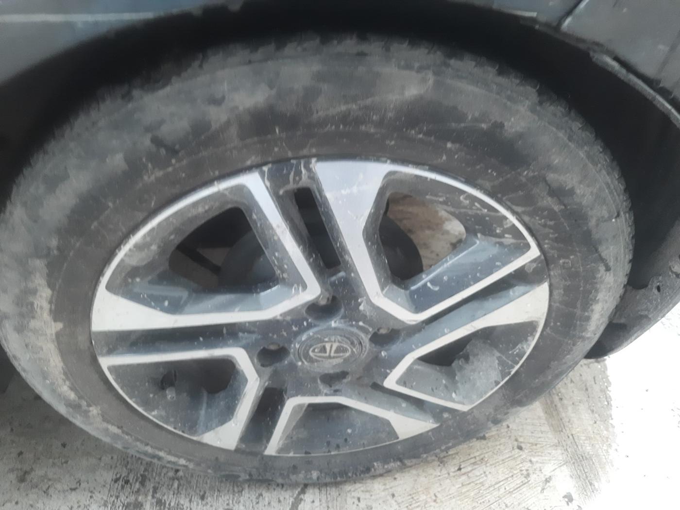 2020 Tata TIGOR XZ PLUS PETROL, Petrol, Manual, 1,02,946 km, tyre