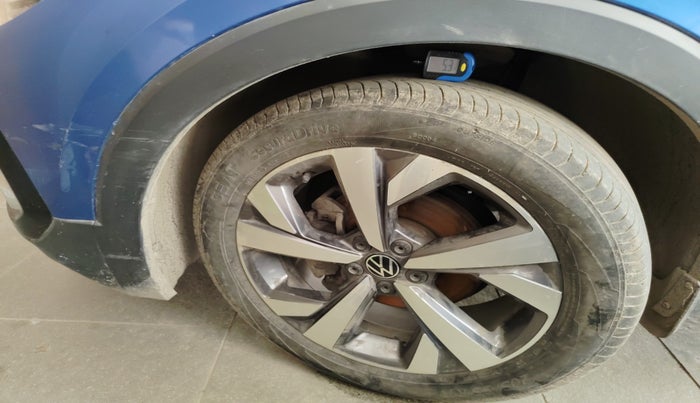 2023 Volkswagen TAIGUN TOPLINE 1.0 TSI AT, Petrol, Automatic, 21,546 km, tyre