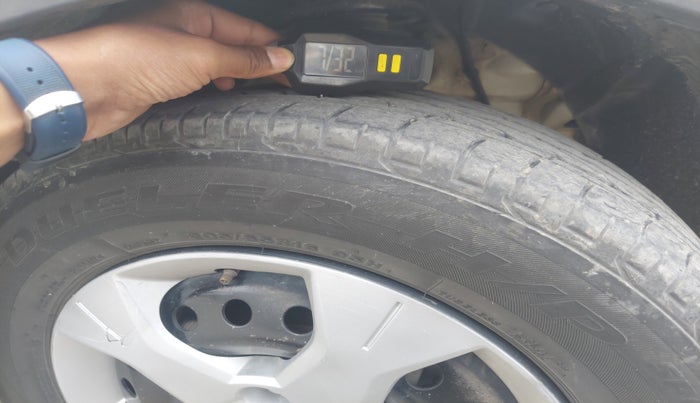 2021 Mahindra XUV300 W6 1.2 PETROL, Petrol, Manual, 74,864 km, tyre
