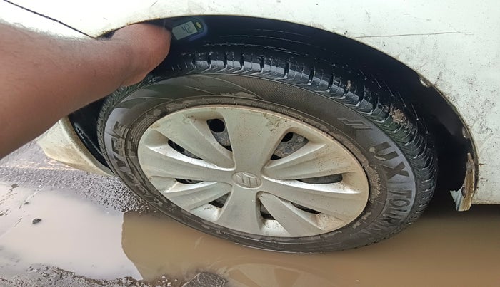 2016 Maruti Ertiga VXI, Petrol, Manual, 69,000 km, tyre