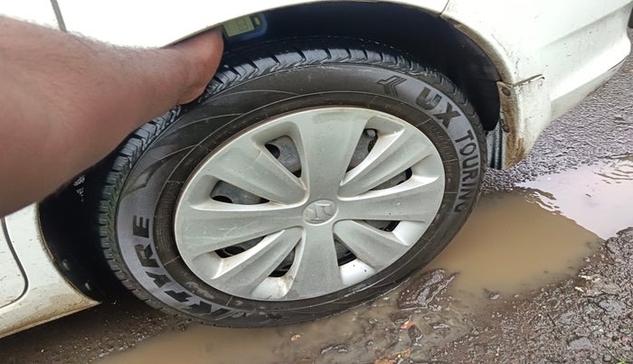 2016 Maruti Ertiga VXI, Petrol, Manual, 69,000 km, tyre