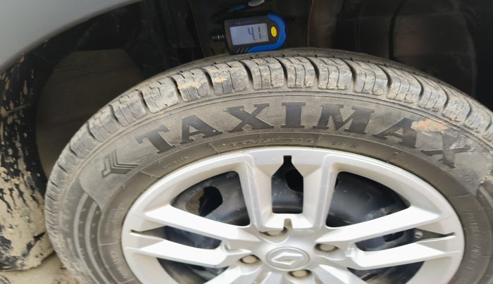 2022 Renault TRIBER RXL MT, Petrol, Manual, 80,273 km, tyre