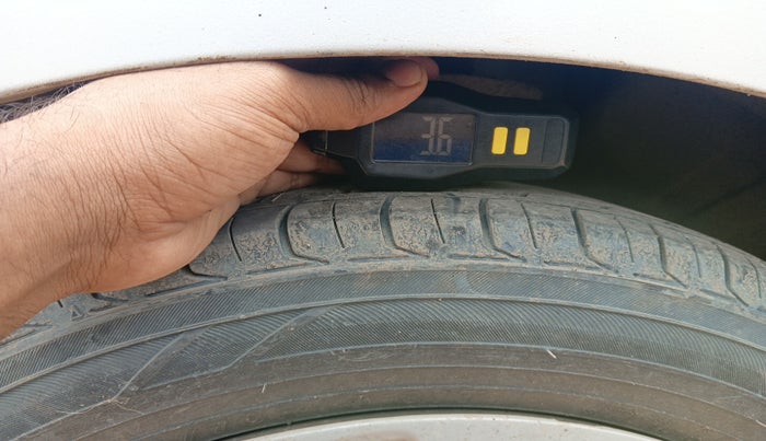2014 Maruti Celerio VXI CNG, Petrol, Manual, 56,419 km, tyre