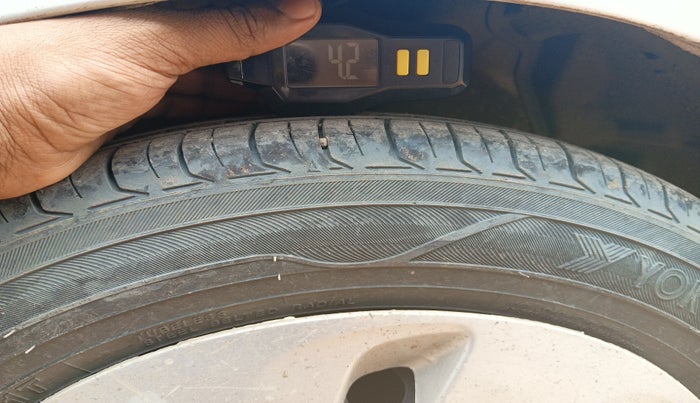 2014 Maruti Celerio VXI CNG, Petrol, Manual, 56,419 km, tyre