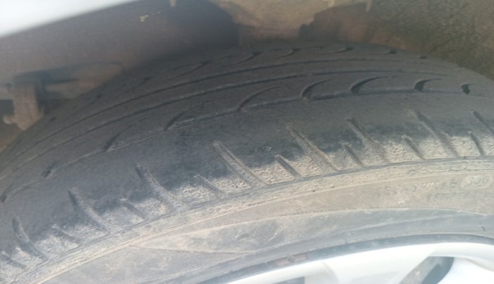 2011 Hyundai Accent EXECUTIVE, Petrol, Manual, 99,789 km, tyre