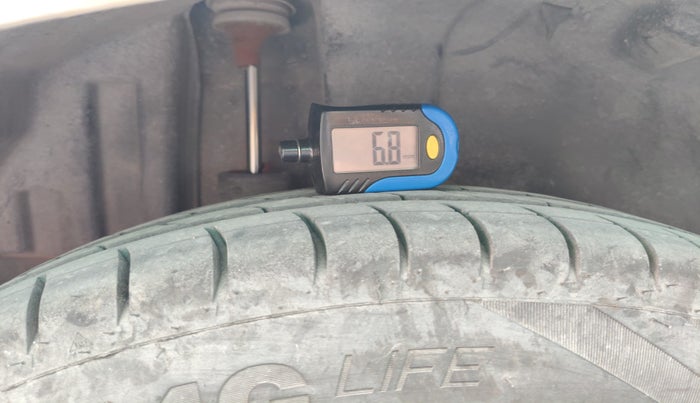 2011 Maruti Swift LXI, Petrol, Manual, 1,00,236 km, tyre