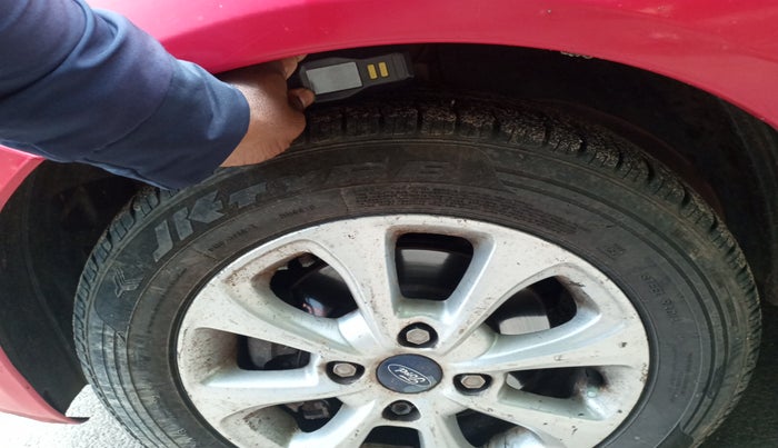 2012 Ford Figo TITANIUM 1.4 DIESEL, Diesel, Manual, 1,29,441 km, tyre