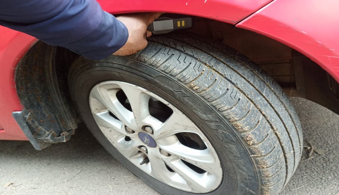 2012 Ford Figo TITANIUM 1.4 DIESEL, Diesel, Manual, 1,29,441 km, tyre