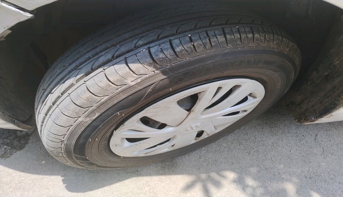2015 Maruti Swift VXI, Petrol, Manual, 65,827 km, tyre