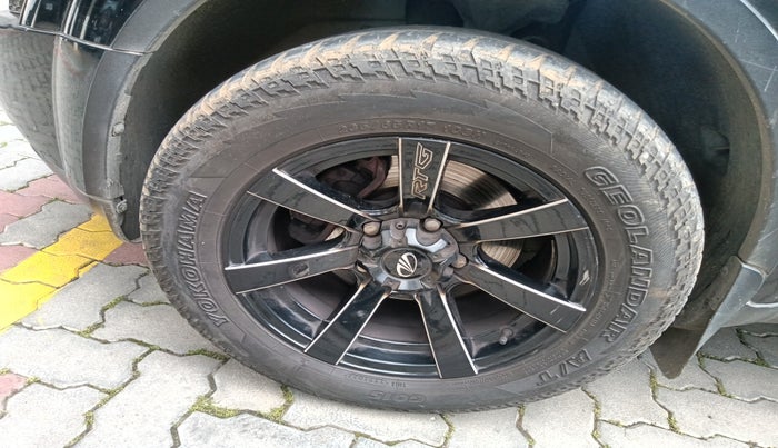2011 Mahindra XUV500 W6, Diesel, Manual, 1,40,612 km, tyre