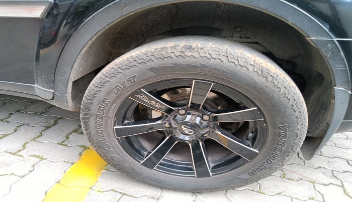 2011 Mahindra XUV500 W6, Diesel, Manual, 1,40,612 km, tyre