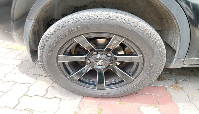 2011 Mahindra XUV500 W6, Diesel, Manual, 1,40,612 km, tyre