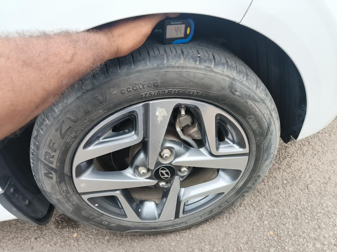 2024 Hyundai AURA SX 1.2 CNG, Petrol, Manual, 27,004 km, tyre