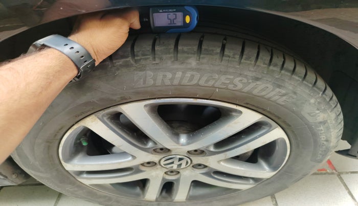 2015 Volkswagen Jetta HIGHLINE TDI AT, Diesel, Automatic, 1,61,866 km, tyre