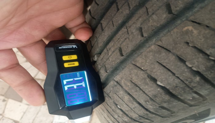 2019 Maruti XL6 ZETA AT, Petrol, Automatic, 55,512 km, tyre