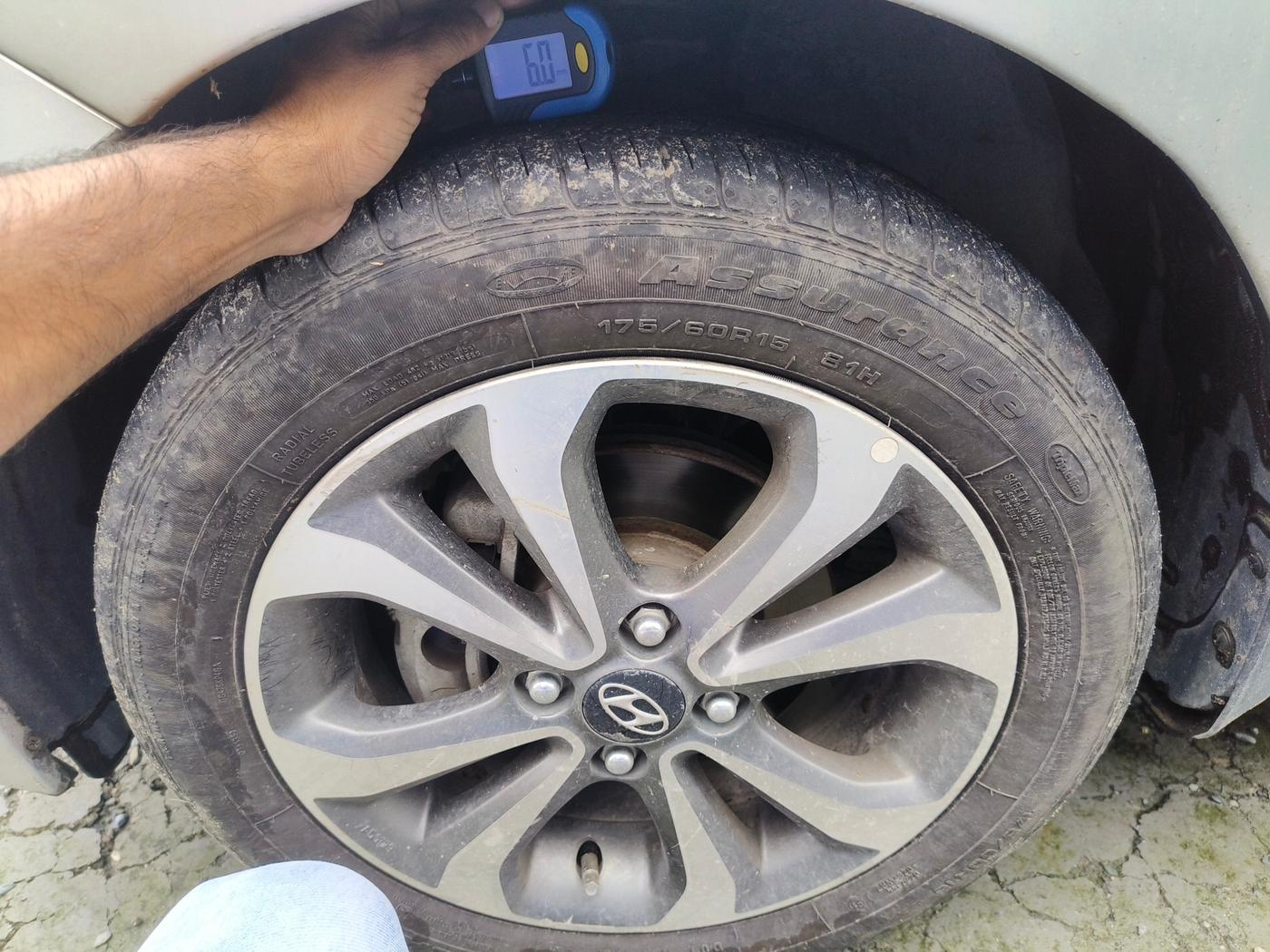 2015 Hyundai Xcent SX 1.2 (O), Petrol, Manual, 38,500 km, tyre