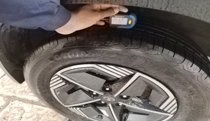 2023 Tata NEXON CREATIVE+ AMT 1.2 PETROL, Petrol, Automatic, 5,192 km, tyre