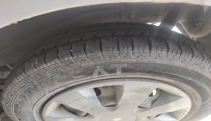2012 Maruti Wagon R 1.0 LXI CNG, Petrol, Manual, 1,50,400 km, tyre