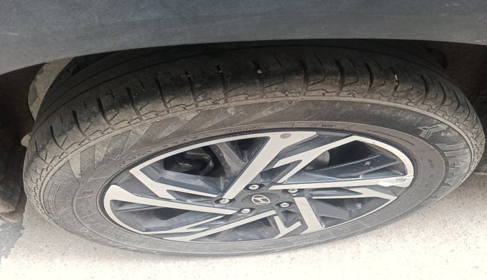 2024 Hyundai Creta E 1.5 PETROL, Petrol, Manual, 42,197 km, tyre