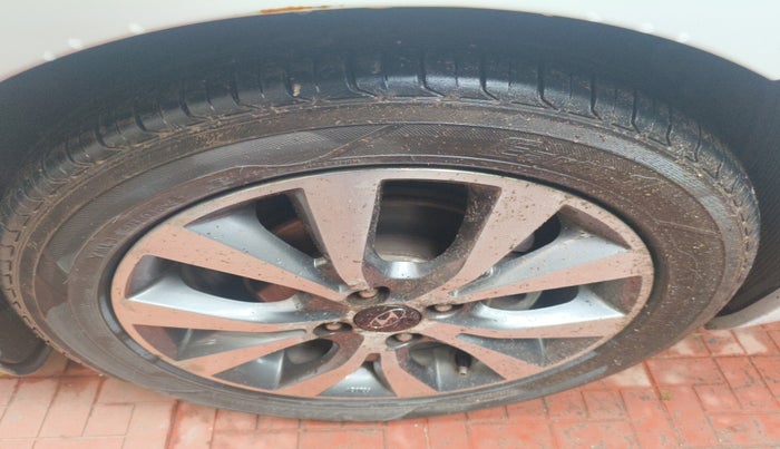 2015 Hyundai Verna FLUIDIC 1.6 CRDI SX AT, Diesel, Automatic, 2,33,237 km, tyre