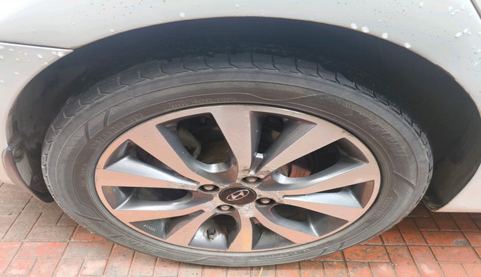 2015 Hyundai Verna FLUIDIC 1.6 CRDI SX AT, Diesel, Automatic, 2,33,237 km, tyre