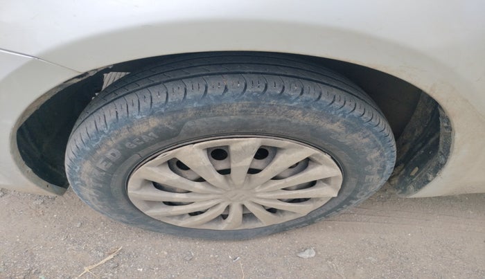 2016 Maruti Swift Dzire VDI, Diesel, Manual, 1,79,036 km, tyre