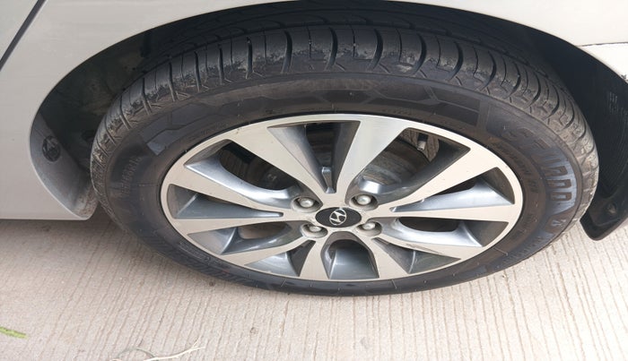 2015 Hyundai Verna FLUIDIC 4S 1.6 VTVT S AT, Petrol, Automatic, 46,196 km, tyre