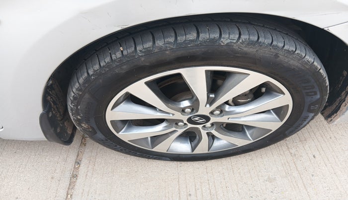 2015 Hyundai Verna FLUIDIC 4S 1.6 VTVT S AT, Petrol, Automatic, 46,196 km, tyre
