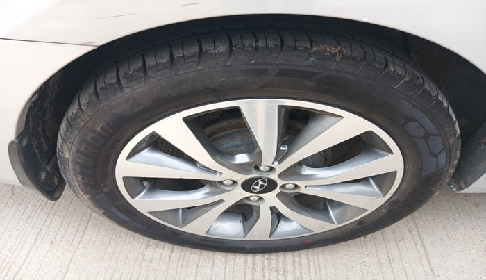 2015 Hyundai Verna FLUIDIC 4S 1.6 VTVT S AT, Petrol, Automatic, 46,196 km, tyre