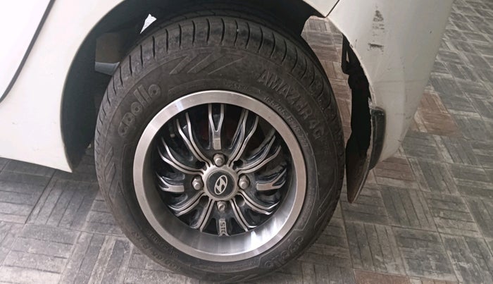 2013 Hyundai Eon SPORTZ, Petrol, Manual, 69,349 km, tyre