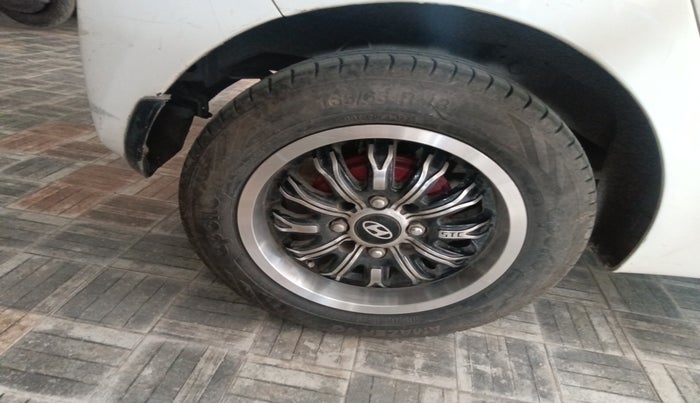 2013 Hyundai Eon SPORTZ, Petrol, Manual, 69,349 km, tyre
