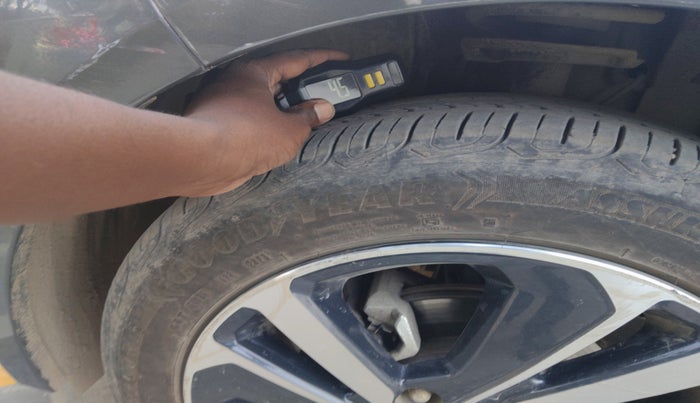 2023 Tata ALTROZ XZA, Petrol, Automatic, 20,951 km, tyre