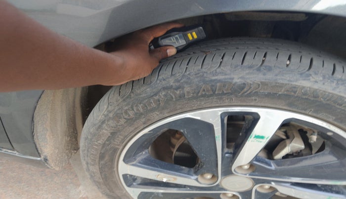 2023 Tata ALTROZ XZA, Petrol, Automatic, 20,951 km, tyre