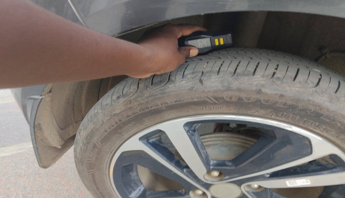 2023 Tata ALTROZ XZA, Petrol, Automatic, 20,951 km, tyre