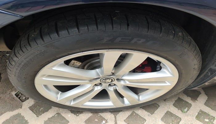 2010 Jaguar XJ L 5.0 V 8, Petrol, Automatic, 43,753 km, tyre
