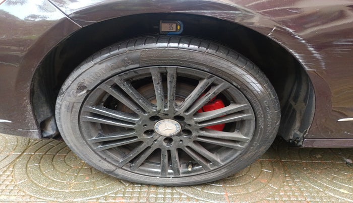 2011 Mercedes Benz E Class E 200 CGI, Petrol, Automatic, 67,692 km, tyre