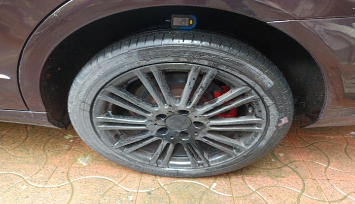 2011 Mercedes Benz E Class E 200 CGI, Petrol, Automatic, 67,692 km, tyre