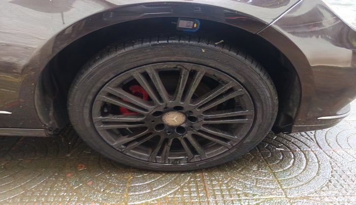 2011 Mercedes Benz E Class E 200 CGI, Petrol, Automatic, 67,692 km, tyre