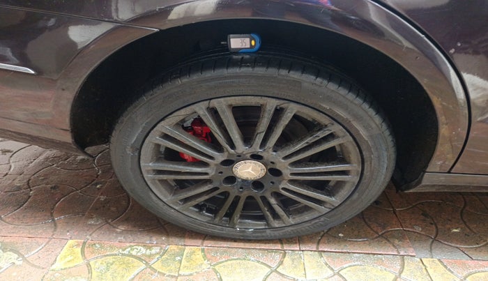 2011 Mercedes Benz E Class E 200 CGI, Petrol, Automatic, 67,692 km, tyre